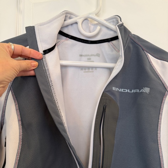 Endura Womens XS Gray and White Fleece Lined Cycling Jacket - Picture 8 of 14